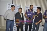 Shahrukh Khan gifts Tag Heuer to KKR players in Trident, Mumbai on 26th May 2011 (12).JPG